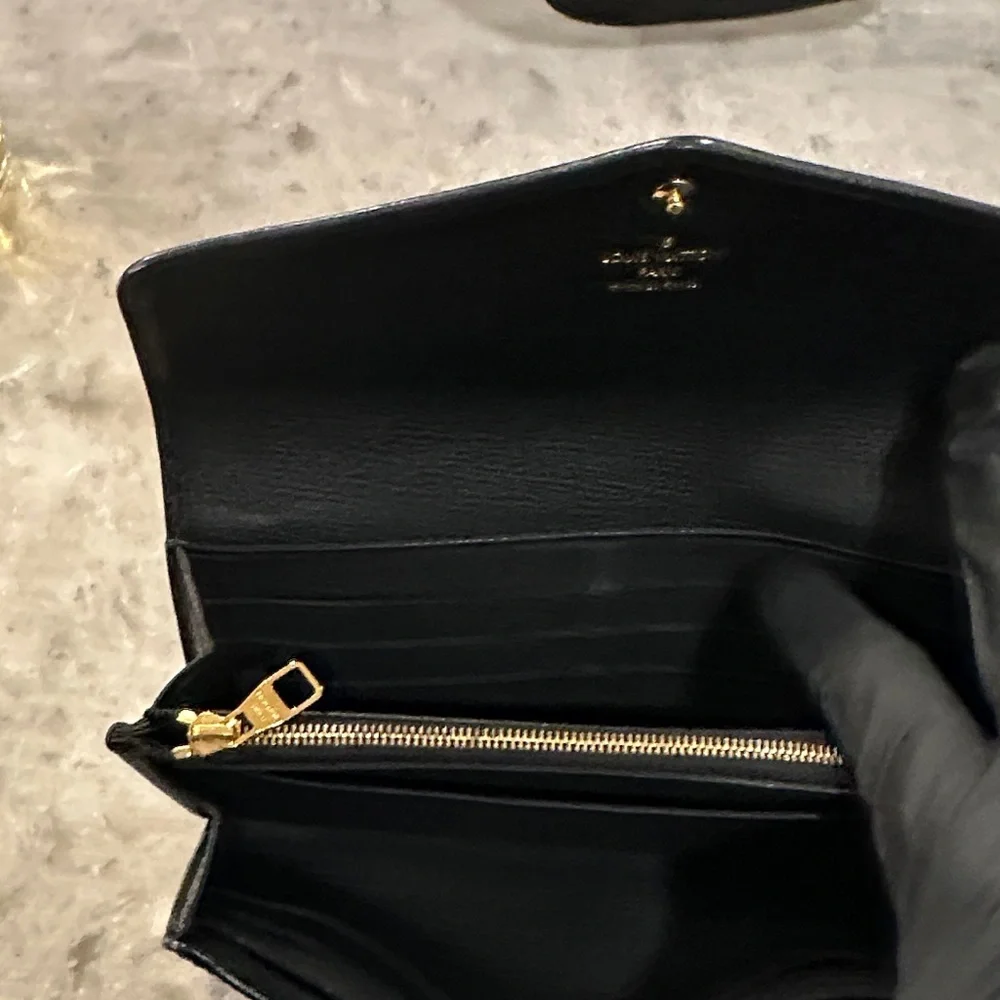 NWOT Authenticated Louis Vuitton Black and Cream Monogram Sarah Wallet